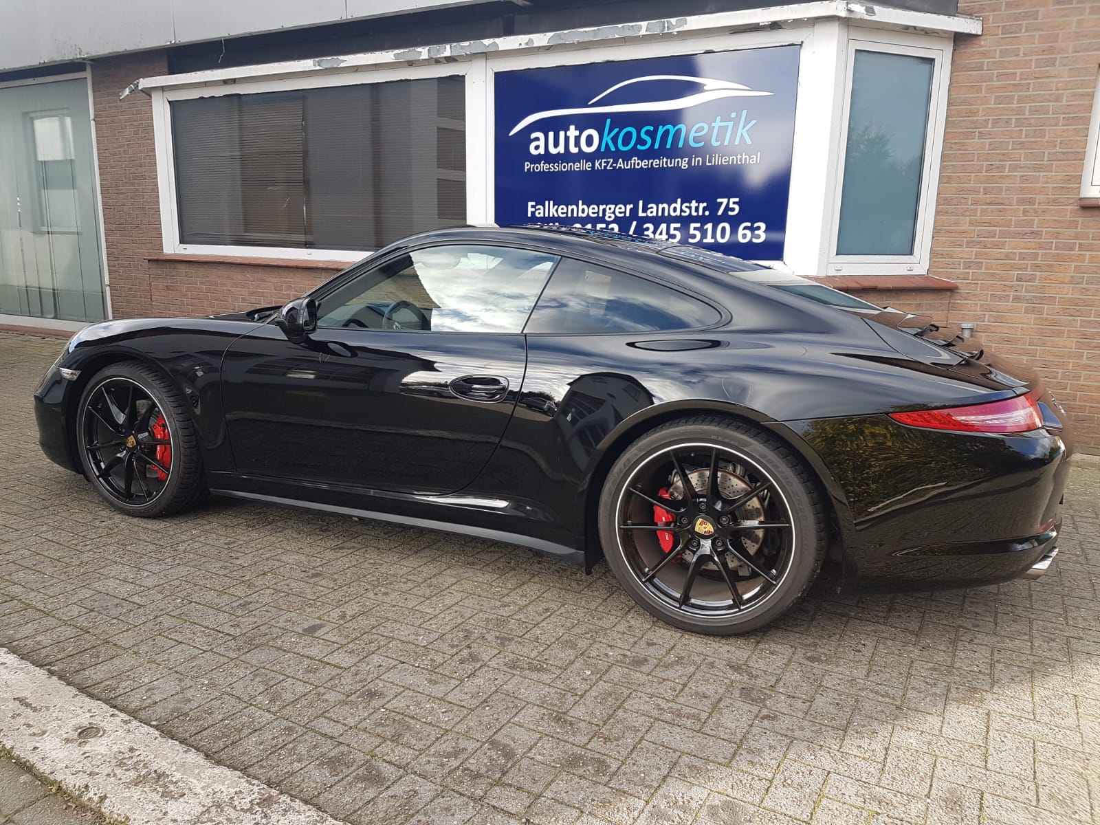 Porsche 911 Carrera S schwarz – Aufbereitung vor dem Studio in Lilienthal