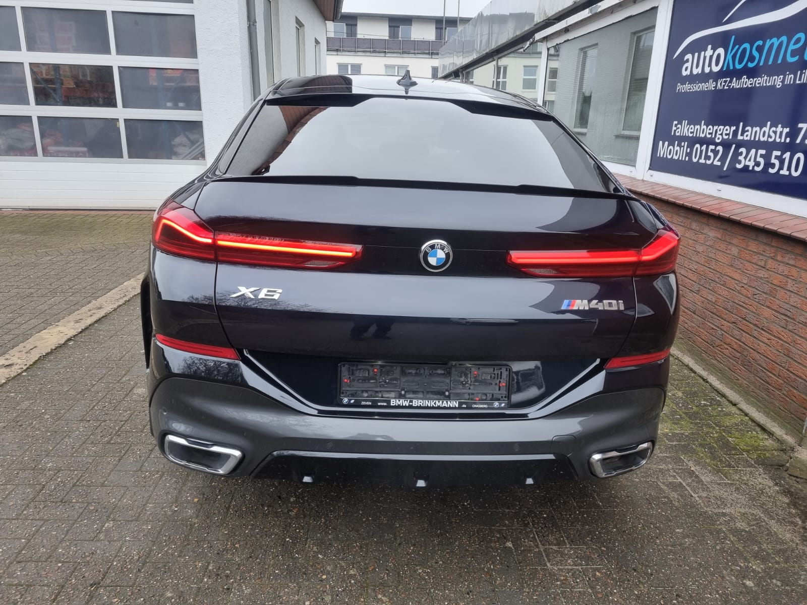 BMW X6 M40i schwarz – Heckansicht nach Hochglanzaufbereitung
